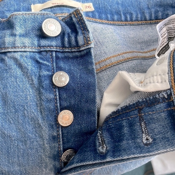 Levi’s Wedgie Button Fly Distressed Denim Jeans - Picture 9 of 13